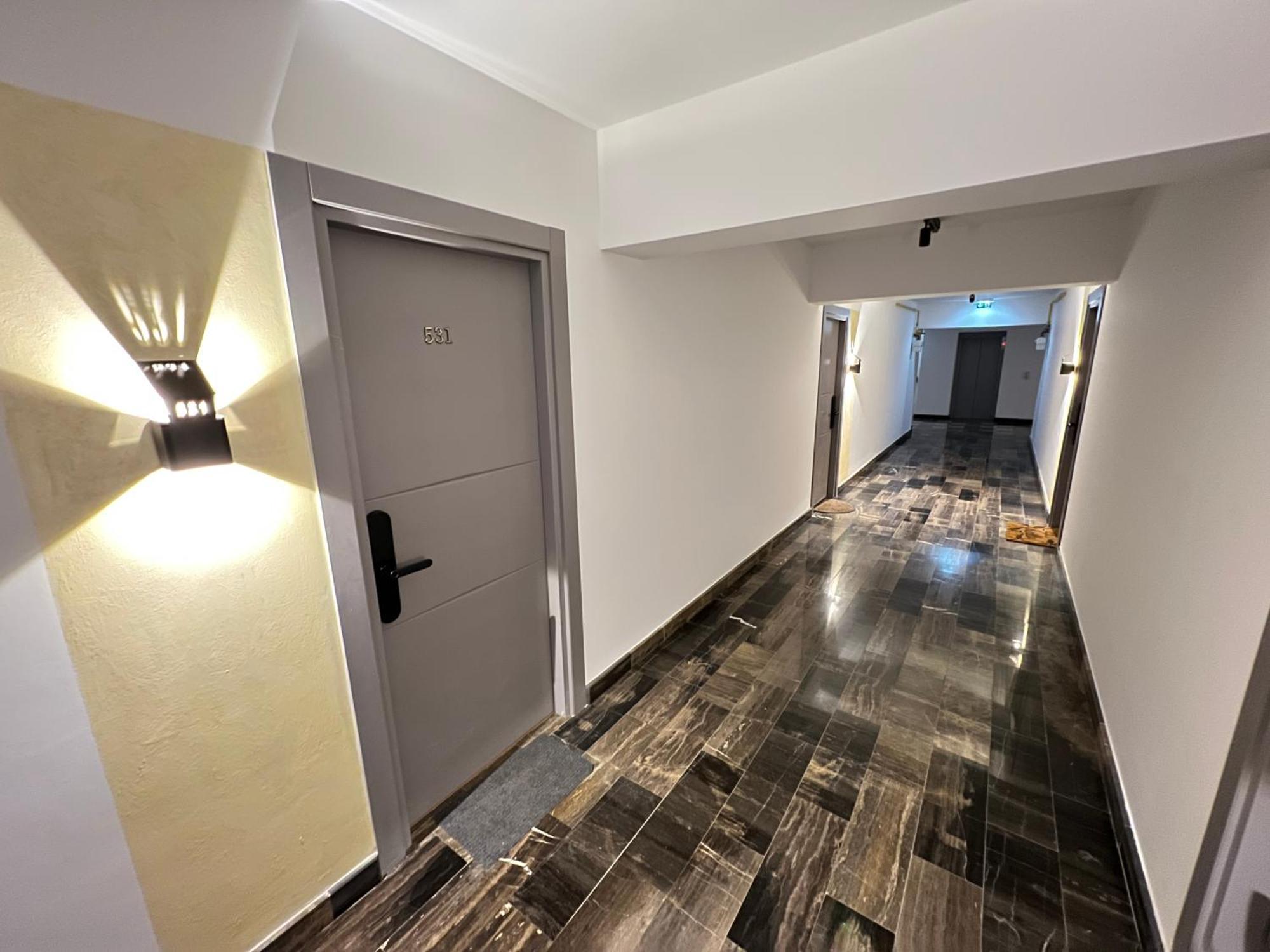 Airport Flyhub Chic Apartment Iasi Exterior photo