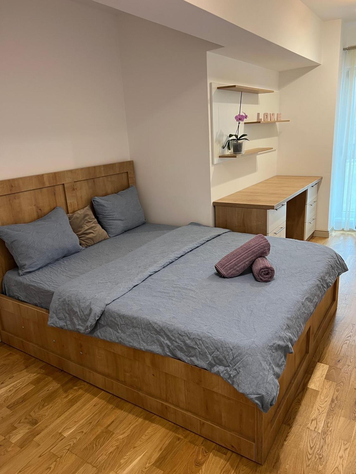 Airport Flyhub Chic Apartment Iasi Exterior photo